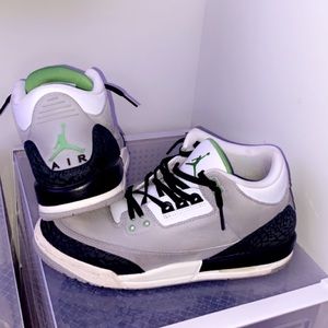 Jordan 3 Chlorophyll size 7Y (= women’s size 9)